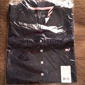 NEW WITH TAG VINEYARD VINES NAVY POLO SHIRT